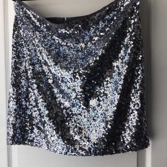 White House Black Market silver sequinned mini skirt size 14 - Picture 1 of 1